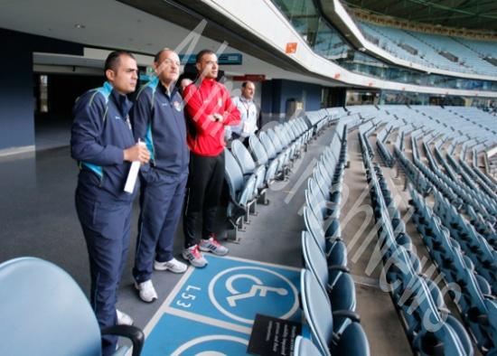 حمد وشفيع يتفقدان ملعب مباراة الأردن وأستراليا (صور)